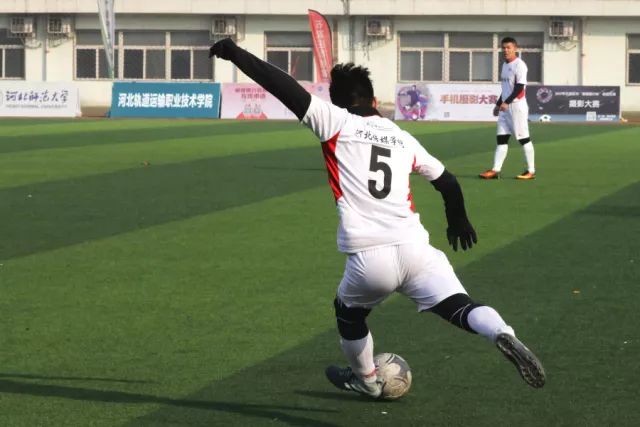 赵继伟24+10辽宁6人上双大胜深圳 总比分1-0